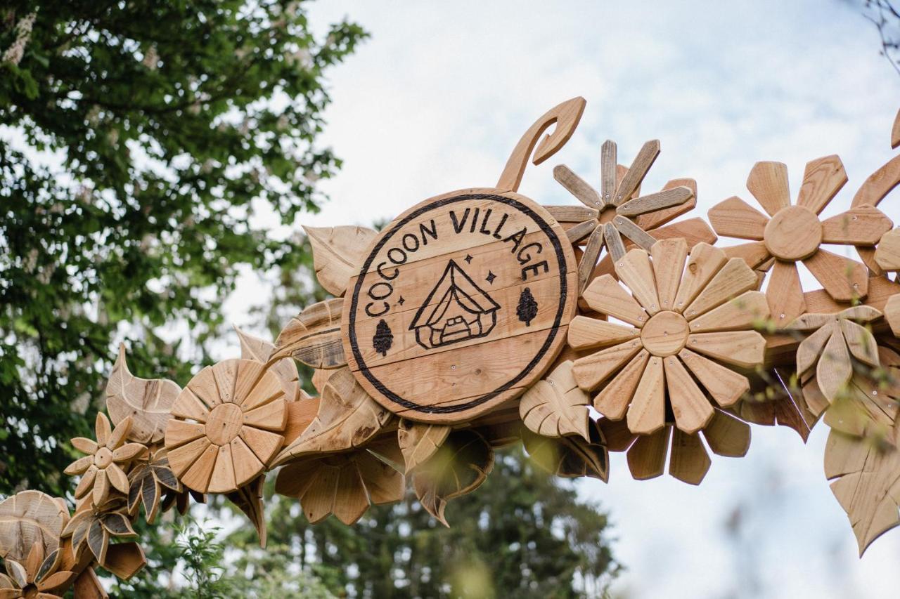Cocoon Village - Glamping - Domaine Des Grottes De Han Рошфор Екстериор снимка