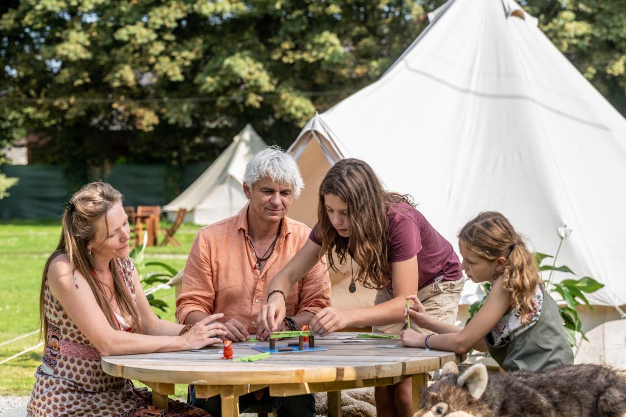 Cocoon Village - Glamping - Domaine Des Grottes De Han Рошфор Екстериор снимка